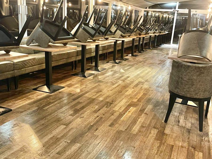 Restaurant, parquet
